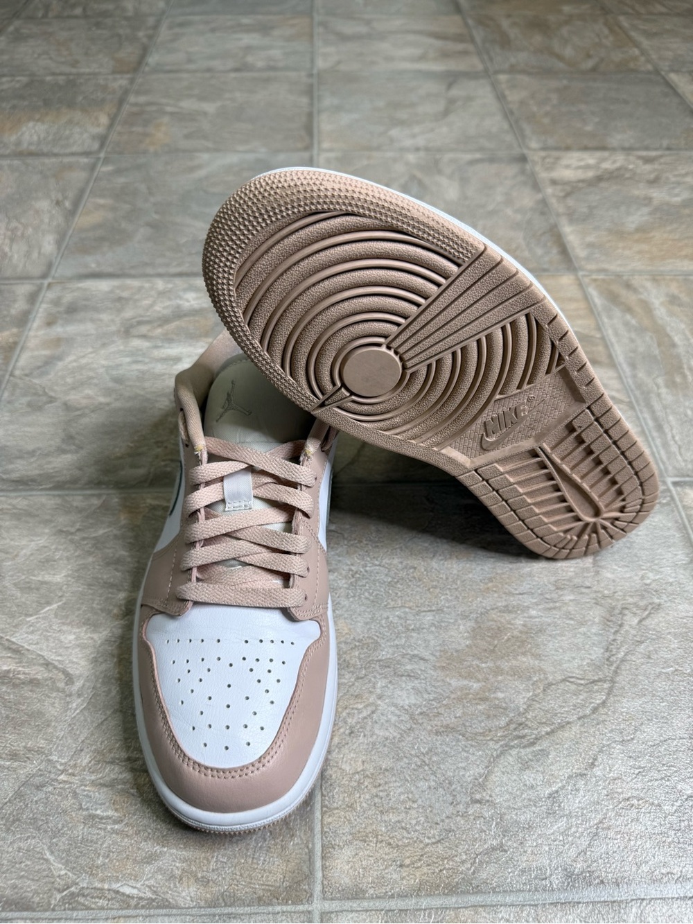 Air Jordan 1 Low Particle Biege Women’s Shoe Size 10 Biege DC0774-120 Preowned - Picture 6 of 8